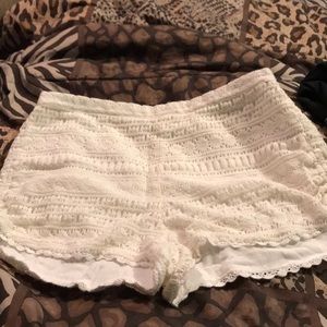 KENDALL AND KYLIE WHITE LACE SHORTS LIKE NEW